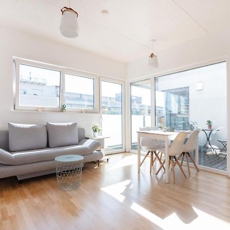 Helles, Neues Dg Apartment Mit Blick Zum Donauturm Wien Eksteriør bilde