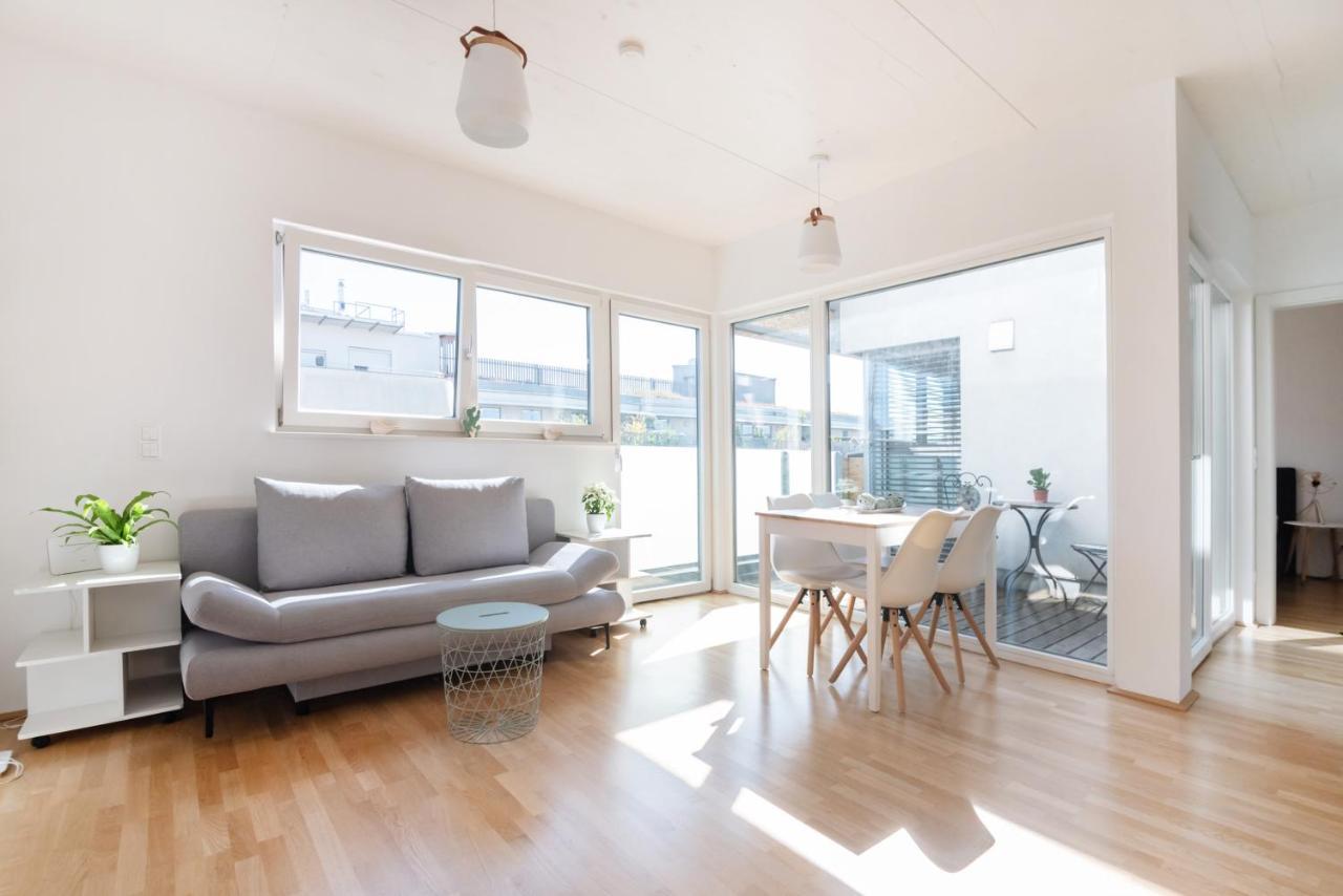 Helles, Neues Dg Apartment Mit Blick Zum Donauturm Wien Eksteriør bilde