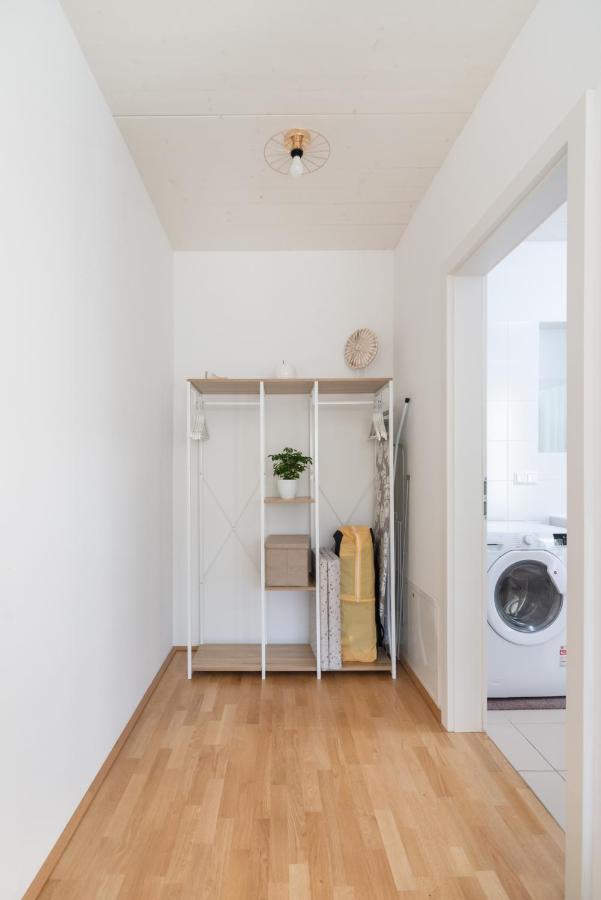Helles, Neues Dg Apartment Mit Blick Zum Donauturm Wien Eksteriør bilde