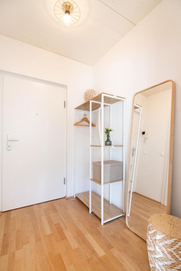 Helles, Neues Dg Apartment Mit Blick Zum Donauturm Wien Eksteriør bilde
