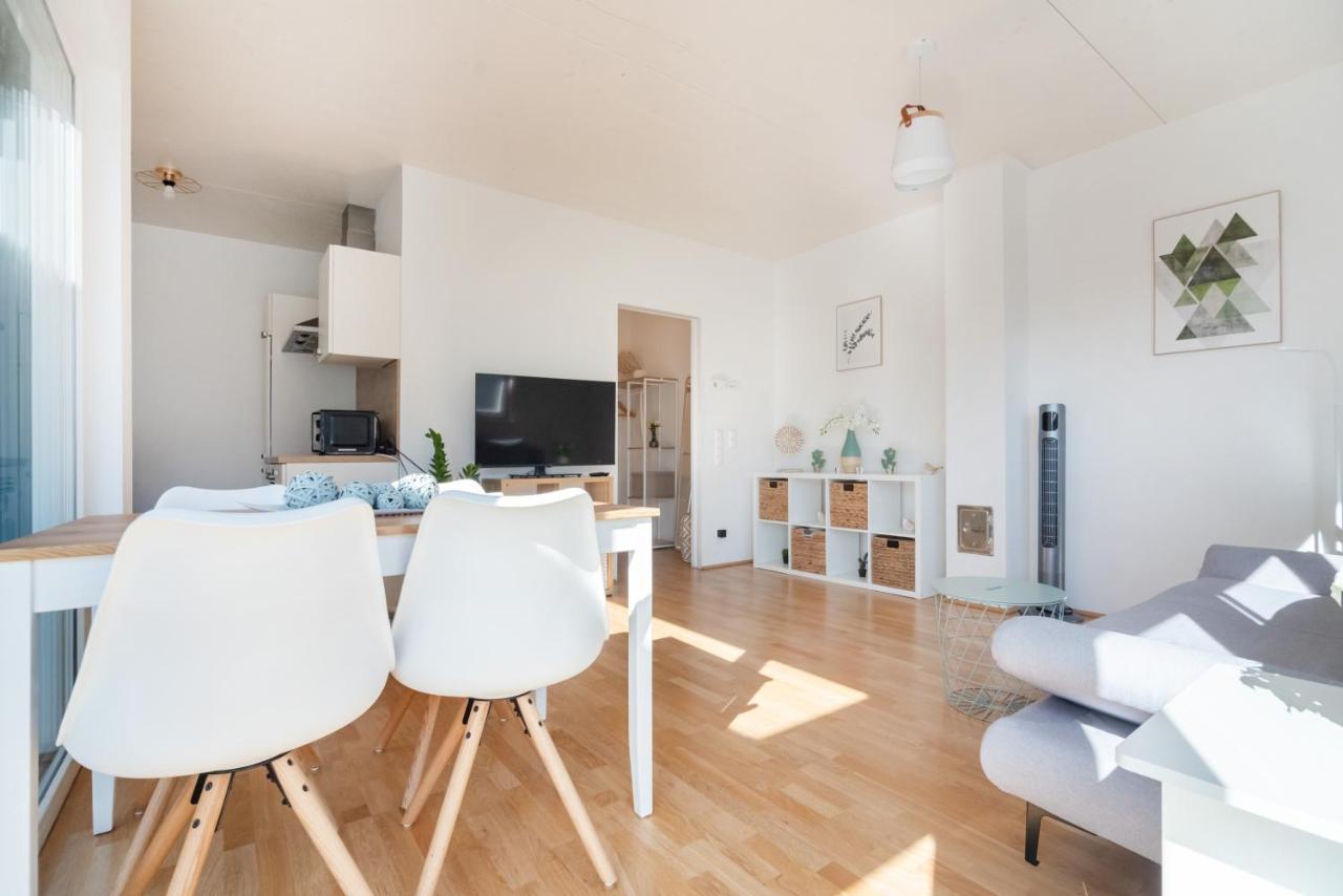 Helles, Neues Dg Apartment Mit Blick Zum Donauturm Wien Eksteriør bilde