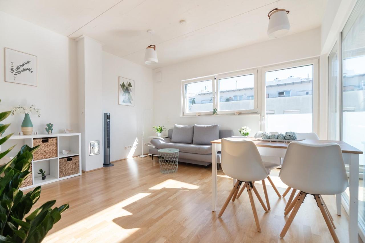 Helles, Neues Dg Apartment Mit Blick Zum Donauturm Wien Eksteriør bilde
