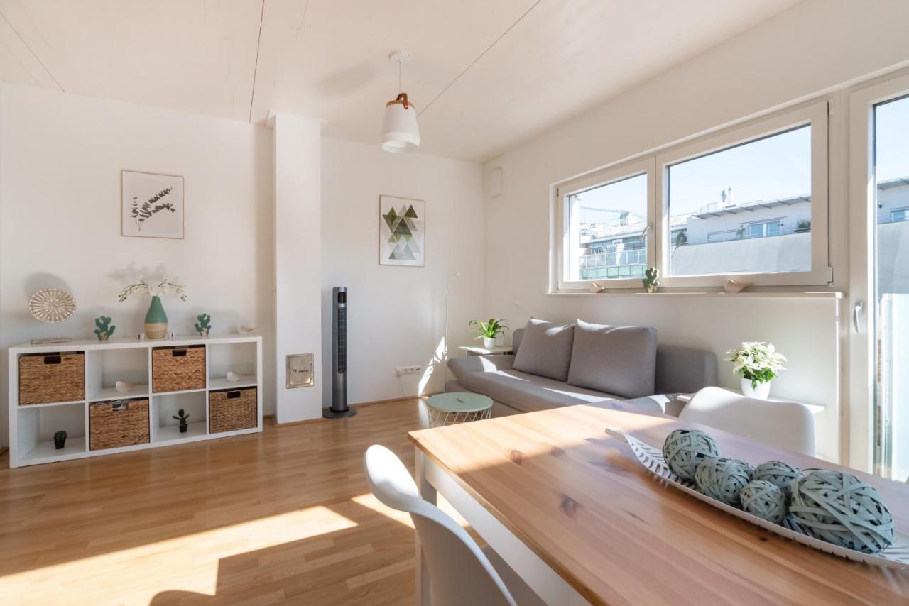 Helles, Neues Dg Apartment Mit Blick Zum Donauturm Wien Eksteriør bilde